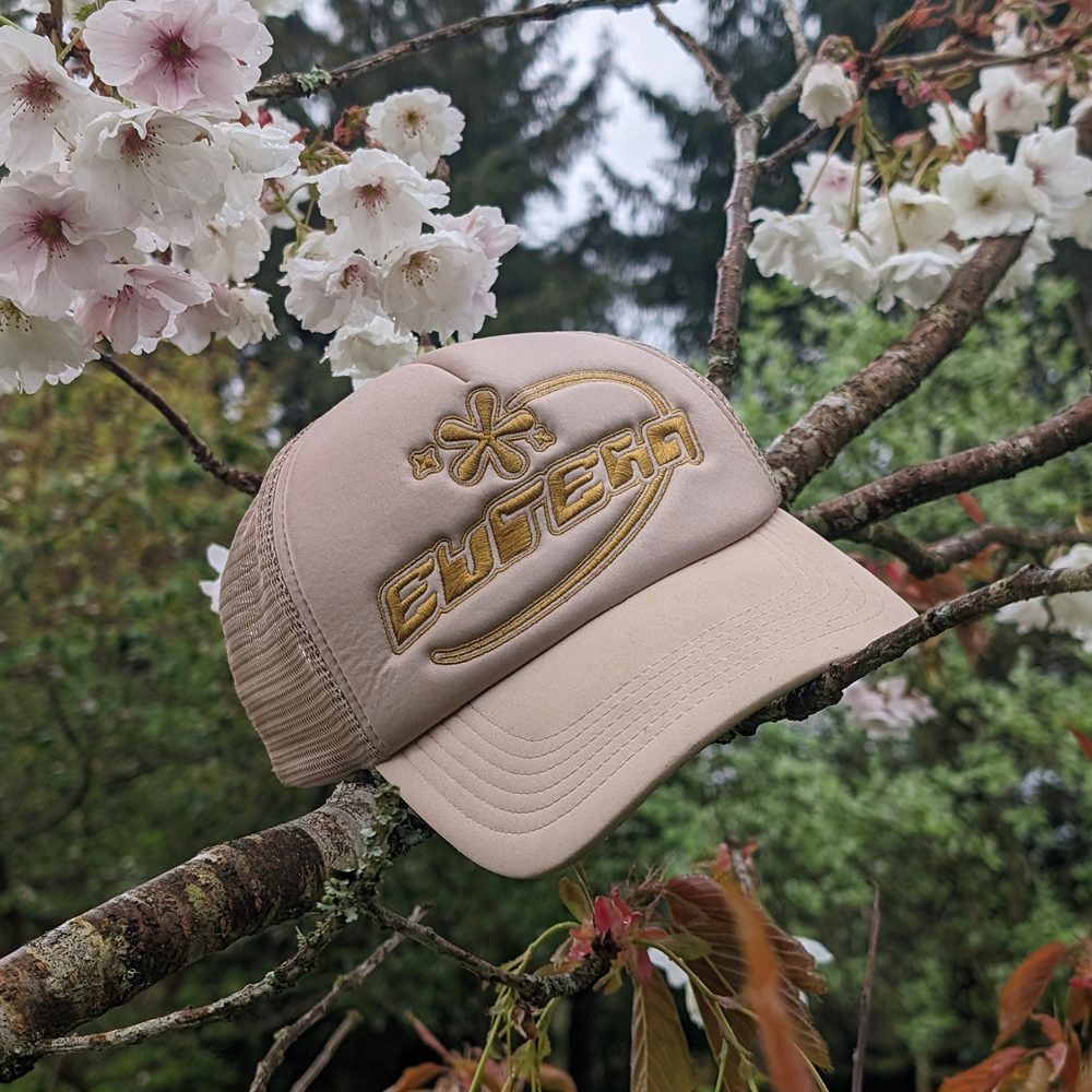 GENKNITE EUREKA TRUCKER CAP -- BEIGE